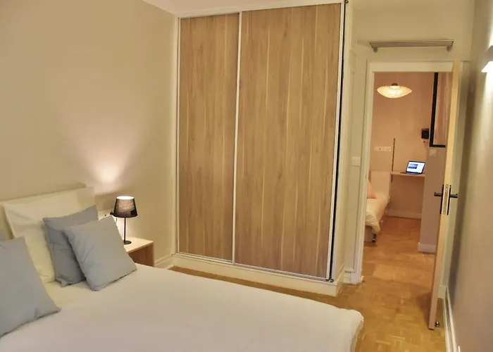 Parisnicostay - Cosy 4 Bedrooms Flat Seine River Париж