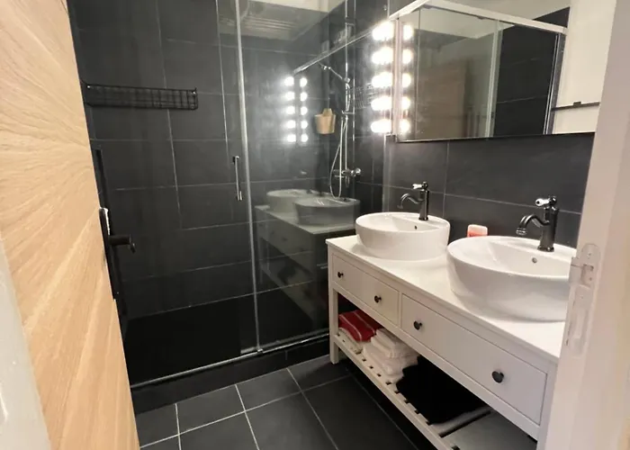 Апартаменты Parisnicostay - Cosy 4 Bedrooms Flat Seine River *