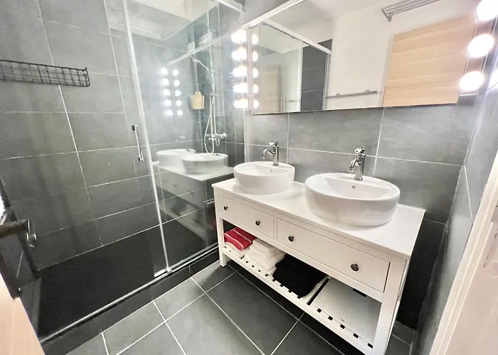 Parisnicostay - Cosy 4 Bedrooms Flat Seine River * Париж